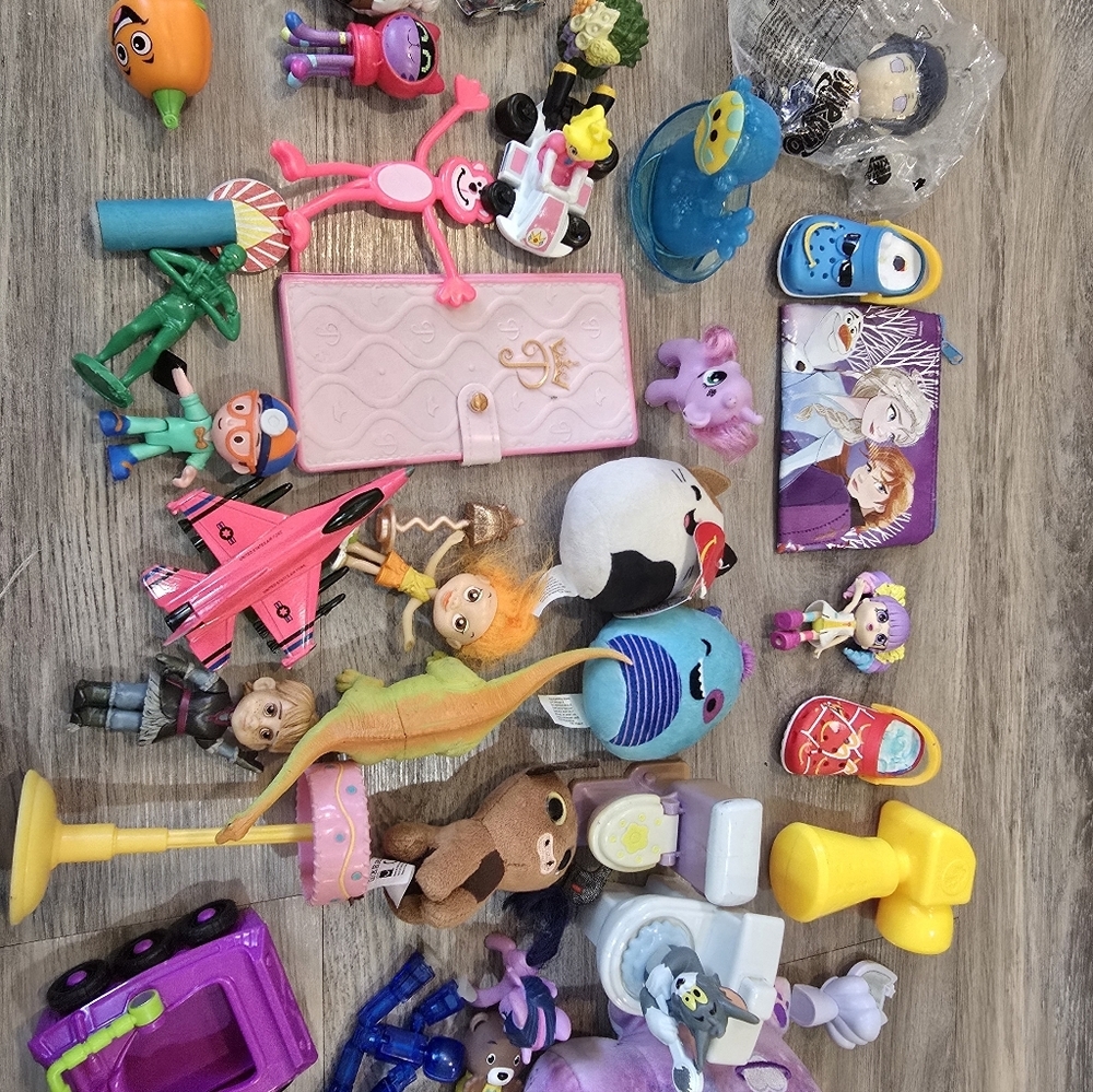 Toy‎ Bundle - Picture 3 of 3